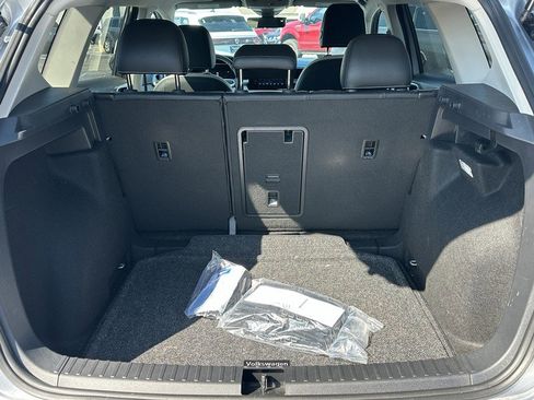 Used 2025 Volkswagen Taos SE w/ Taos MDO Package image 7