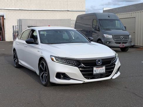 Used 2022 Honda Accord Sport image 3