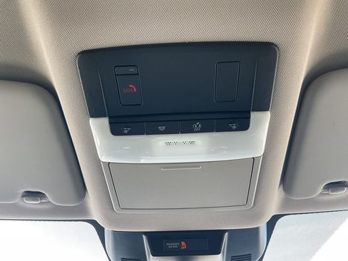 Used 2025 Nissan Rogue SV AWD/4WD image 18