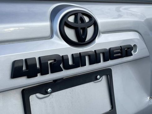 Used 2019 Toyota 4Runner SR5 Premium image 11