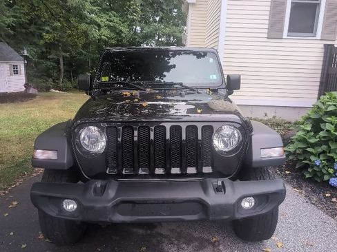 Used 2018 Jeep Wrangler Sport AWD/4WD image 3