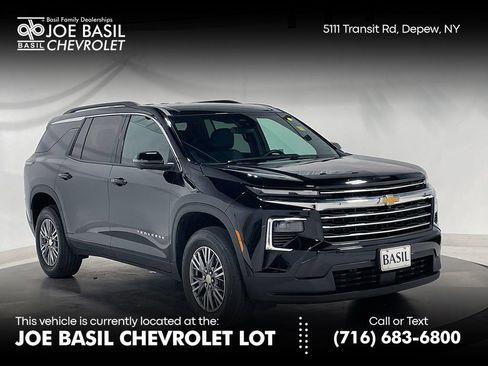 Used 2024 Chevrolet Traverse LT AWD/4WD image 1