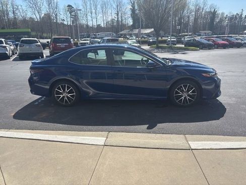 Used 2024 Toyota Camry SE image 4