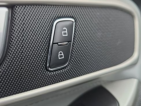 Used 2023 Ford Explorer XLT w/ Equipment Group 202A image 9