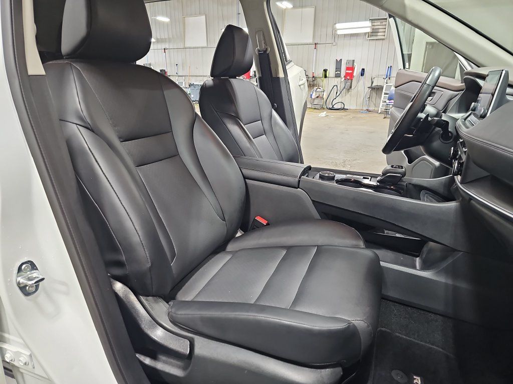 Certified 2023 Nissan Rogue SV w/ SV Premium B Package AWD/4WD image 10