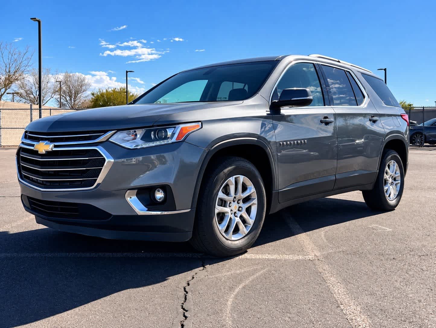 Used 2019 Chevrolet Traverse LT FWD image 2