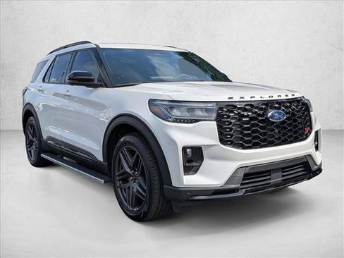 Certified 2025 Ford Explorer ST RWD image 3