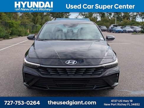 Certified 2025 Hyundai Elantra Sport FWD image 8