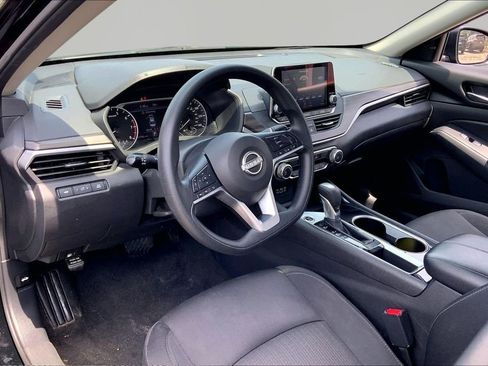 Used 2024 Nissan Altima 2.5 SV FWD image 12