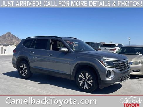 Used 2024 Volkswagen Atlas SE image 1