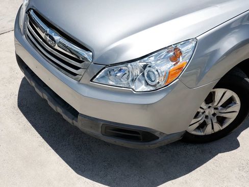Used 2011 Subaru Outback 2.5i AWD/4WD image 25