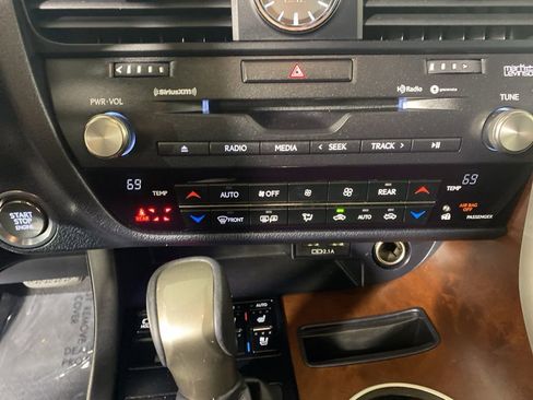 Certified 2020 Lexus RX 350L Premium w/ Premium Package AWD/4WD image 22