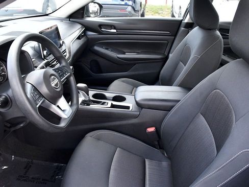 Used 2025 Nissan Altima 2.5 SV image 7