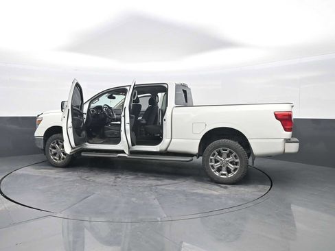 Used 2018 Nissan Titan SV w/ SV Convenience Package image 47