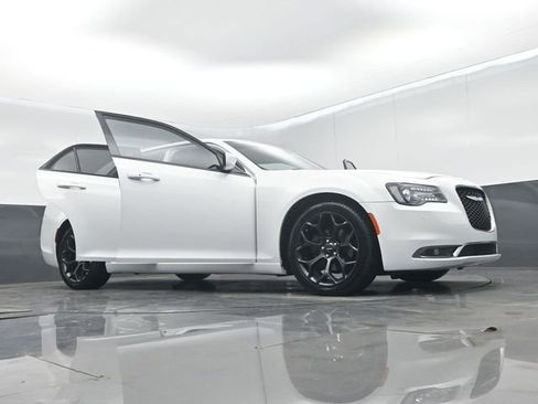 Used 2017 Chrysler 300 S image 69