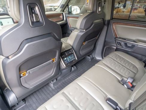 Used 2023 Rivian R1S Launch Edition image 17
