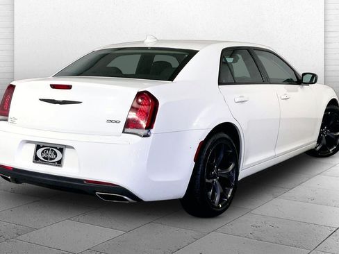 Used 2023 Chrysler 300 Touring w/ Sport Appearance Package RWD image 13