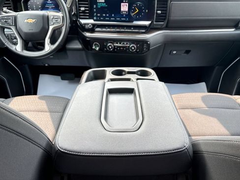 Used 2024 Chevrolet Silverado 1500 LT AWD/4WD image 32