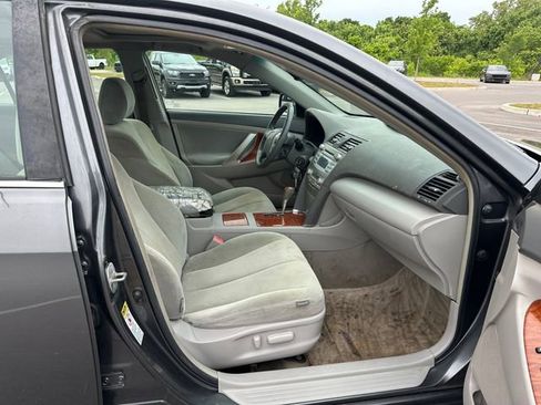 Used 2009 Toyota Camry XLE FWD image 19