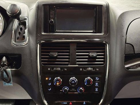 Used 2015 Dodge Grand Caravan SE FWD image 24
