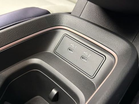 New 2026 Nissan Leaf SV+ w/ Illuminated Package FWD image 28