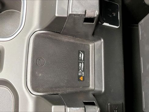 Used 2022 Chevrolet Silverado 1500 High Country w/ Technology Package AWD/4WD image 32