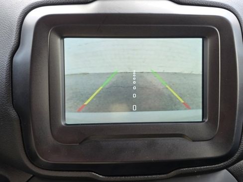 Used 2019 Jeep Renegade Latitude w/ Cold Weather Group image 19