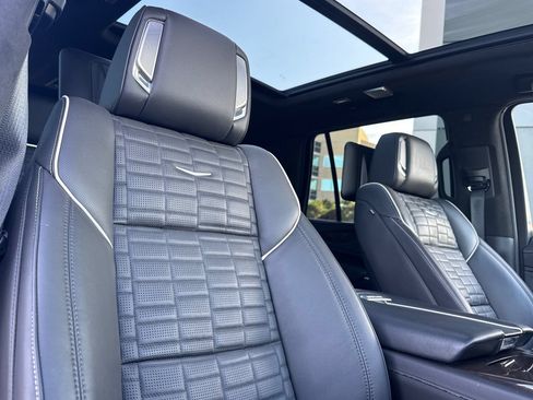 Certified 2024 Cadillac Escalade Premium Luxury Platinum AWD/4WD image 21