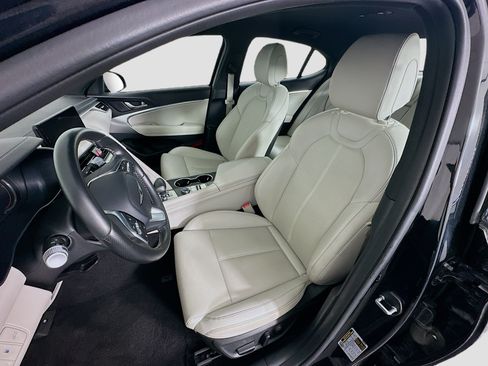 Used 2025 Genesis G70 2.5T RWD image 13