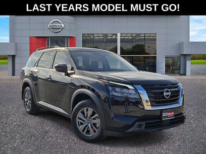 New 2025 Nissan Pathfinder SV w/ Cargo Package