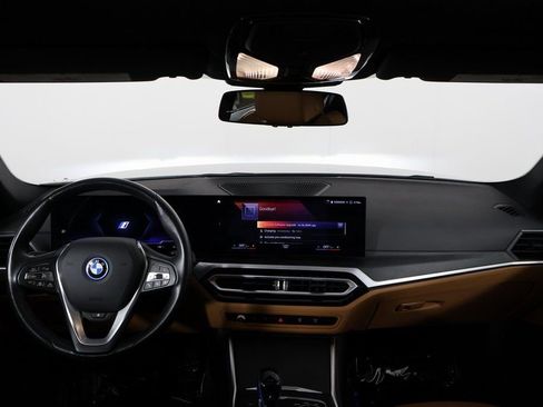 Used 2023 BMW i4 eDrive35 image 8