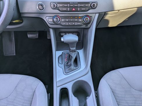 Certified 2017 Kia Niro LX image 18
