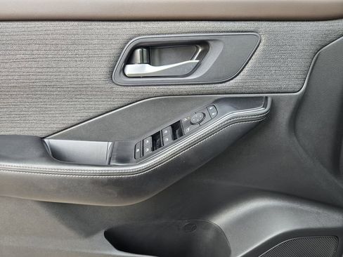 Used 2023 Nissan Rogue SV image 15