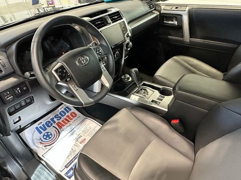 Used 2022 Toyota 4Runner SR5 Premium image 17