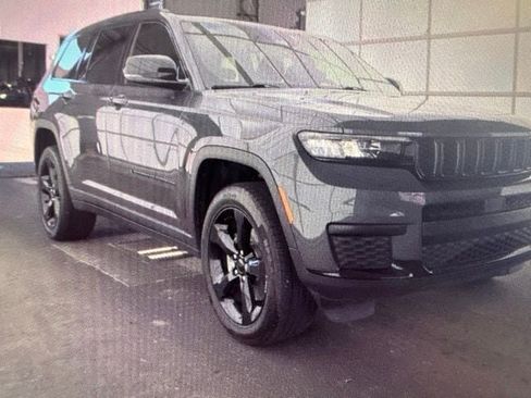 Used 2023 Jeep Grand Cherokee L Laredo RWD image 11