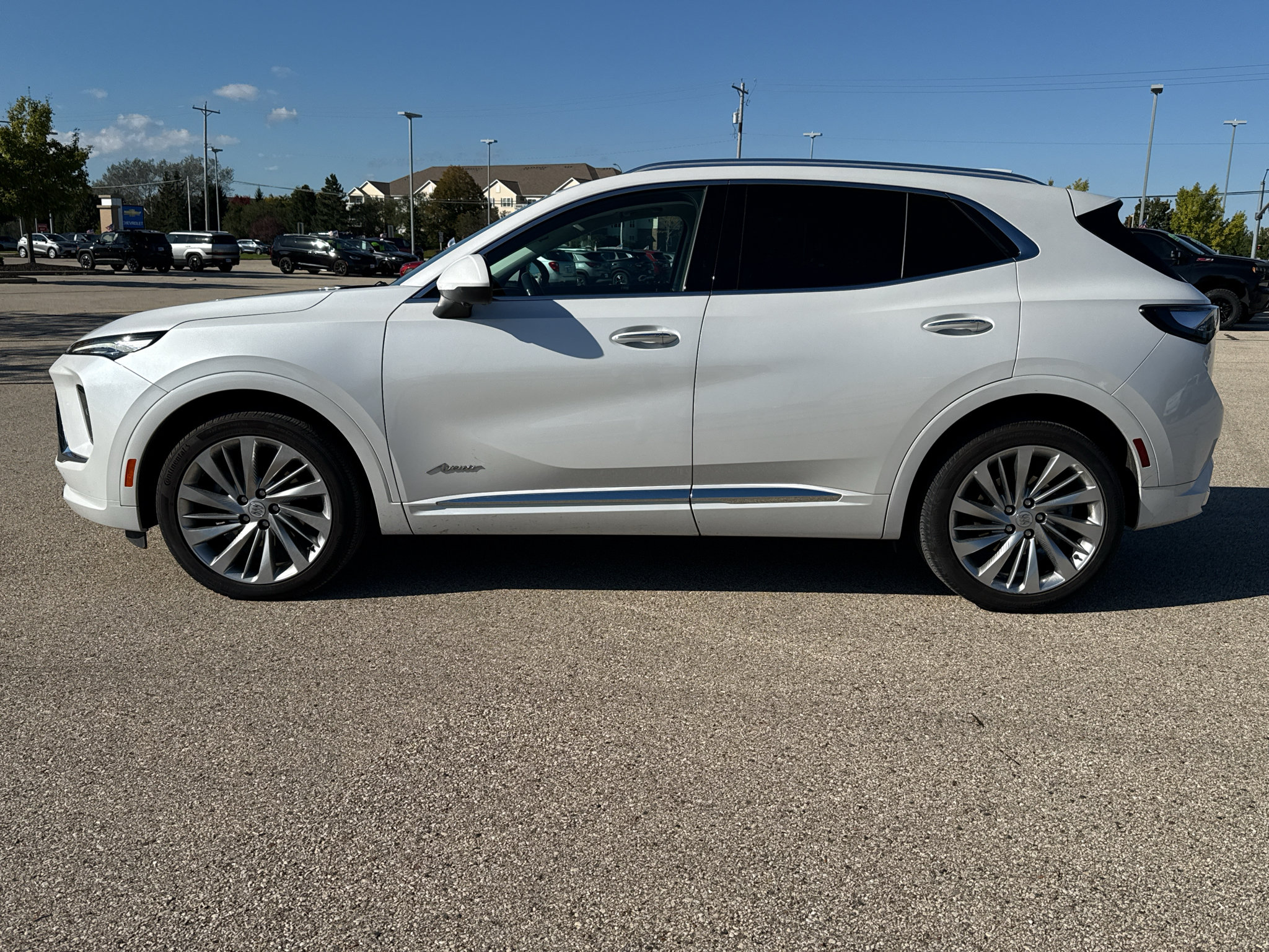 Used 2024 Buick Envision Avenir AWD/4WD image 2