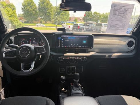 Used 2024 Jeep Wrangler Unlimited Sahara AWD/4WD image 8