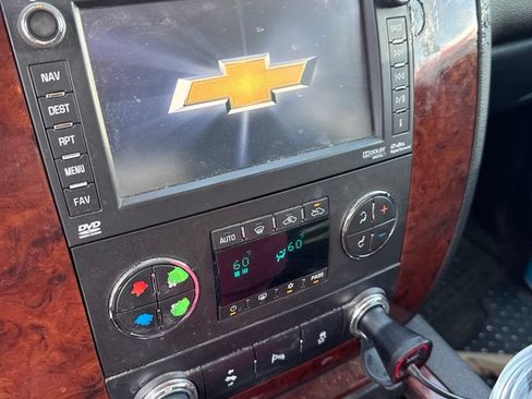 Used 2012 Chevrolet Avalanche LTZ AWD/4WD image 10