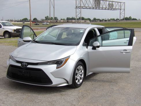 Used 2025 Toyota Corolla LE FWD image 26
