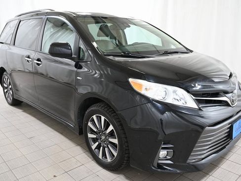 Used 2018 Toyota Sienna XLE Premium image 18