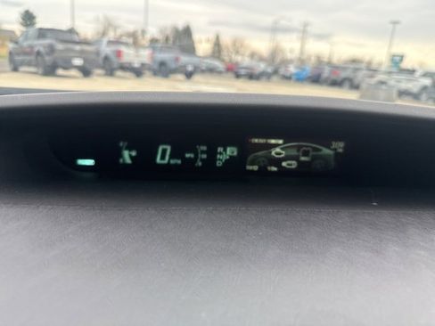 Used 2014 Toyota Prius Two image 31