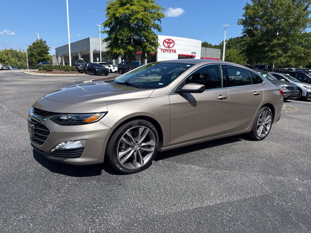 Used 2025 Chevrolet Malibu LT FWD image 2