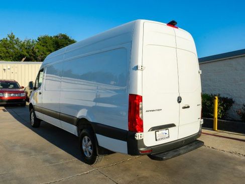 Used 2020 Mercedes-Benz Sprinter 2500 image 8