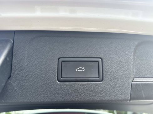 Certified 2024 Volkswagen Atlas Peak Edition SEL AWD/4WD image 8