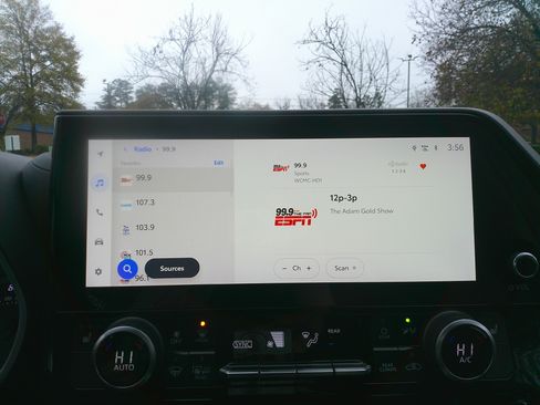 Used 2023 Toyota Highlander XLE image 23