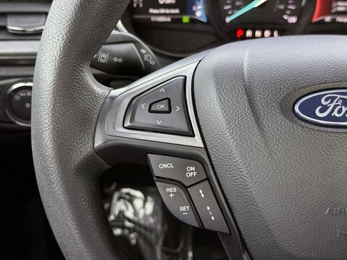 Used 2019 Ford Fusion SE FWD image 28