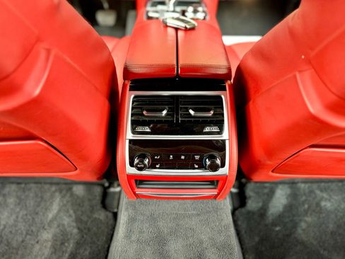 Used 2018 BMW 750i image 19