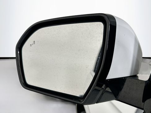 Used 2024 Ford Expedition XLT image 16