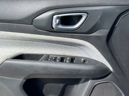 Used 2022 Jeep Compass Latitude FWD image 22
