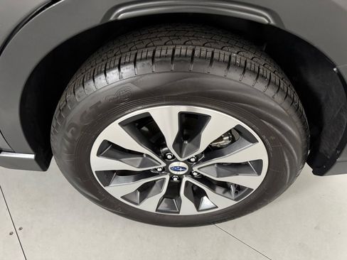 Certified 2025 Subaru Outback Touring AWD/4WD image 10